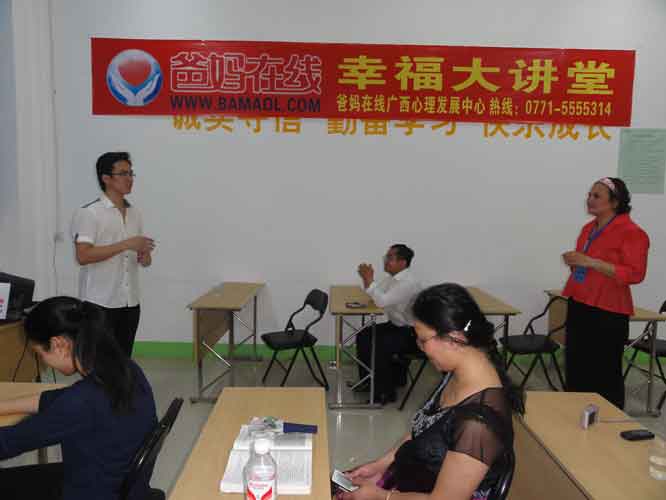 與學(xué)員互動.jpg