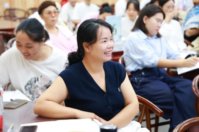 創(chuàng)業(yè)遇卡點 家庭尋出路——三寶媽媽于爸媽在線覓得心力量